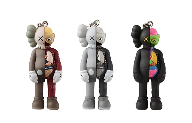 KAWS COMPANION FLAYED KEYHOLDER 3 9cm
