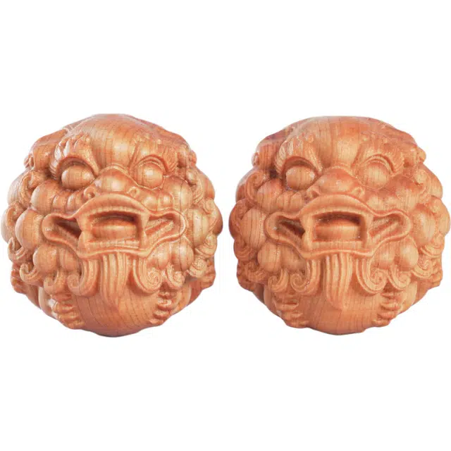 天纵 新中式好运纳福瑞兽文玩吉祥物 实木雕刻貔貅抱球盘玩好礼 崖柏 木作把件 男女同款情侣款