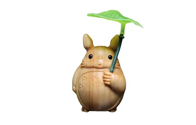 檀欣 新中式 荷叶伞原木雕刻龙猫 招财可爱萌萌哒 轻奢简约随身携带把玩 纳福平安 崖柏 摆件 男女同款情侣款