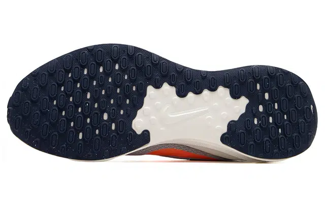 Nike REVOLUTION 7