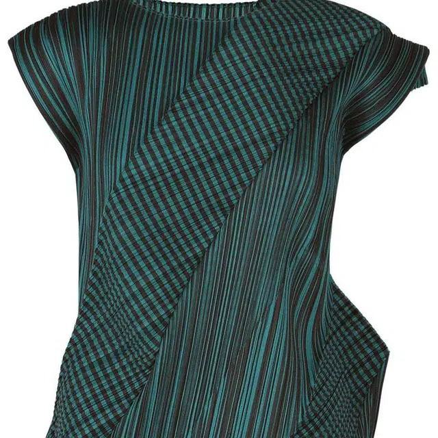 PLEATS PLEASE ISSEY MIYAKE T
