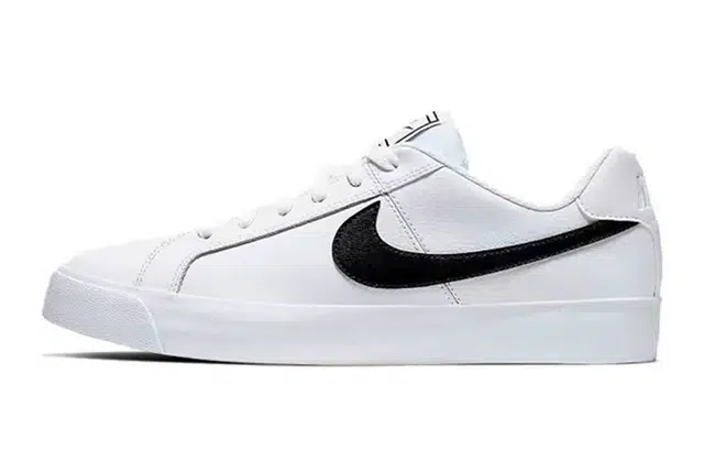 Nike Court Royale