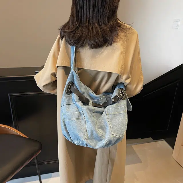 AUNG Tote