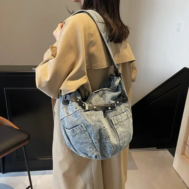 AUNG Tote