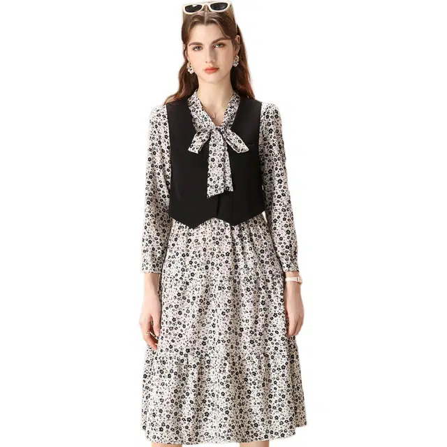 粉红玛琍 纯色马甲蝴蝶结飘带碎花长袖连衣裙裙装套装 女款 白底黑花