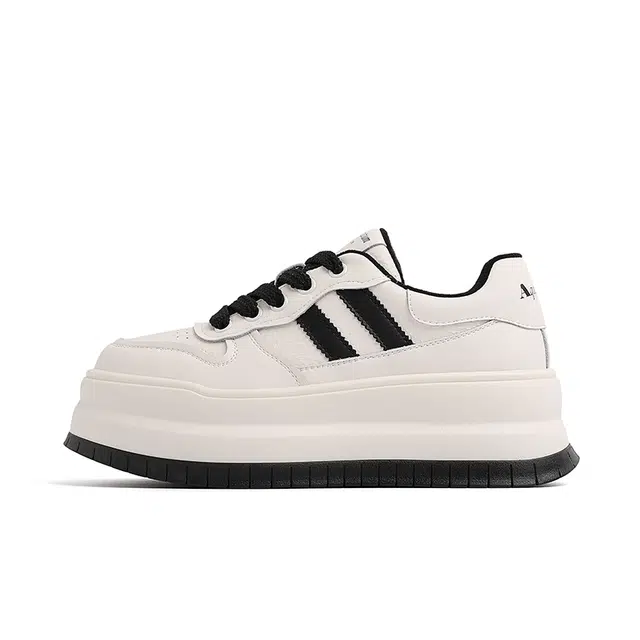 AQUASCUTUM