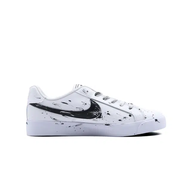 Nike Court Royale