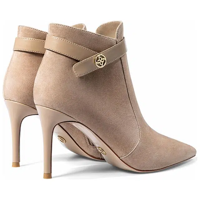 NINE WEST