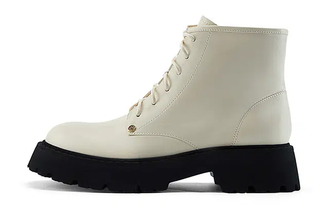 NINE WEST