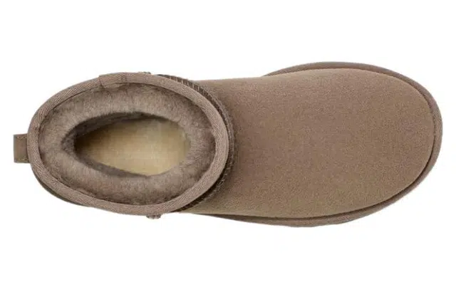 UGG