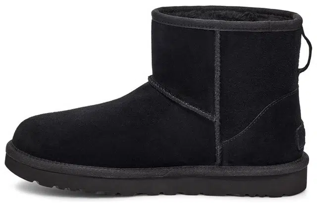 UGG Classic Short Black