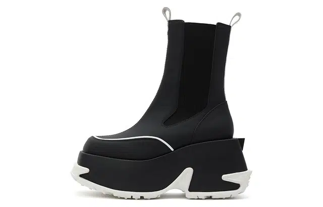 Daphne Lab Chelsea Boots