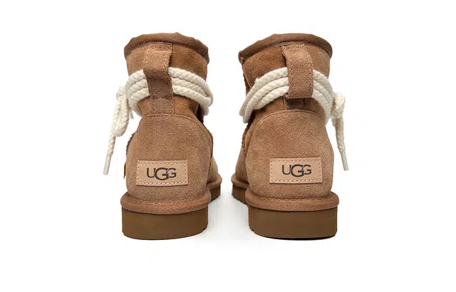 UGG CLASSIC MINI