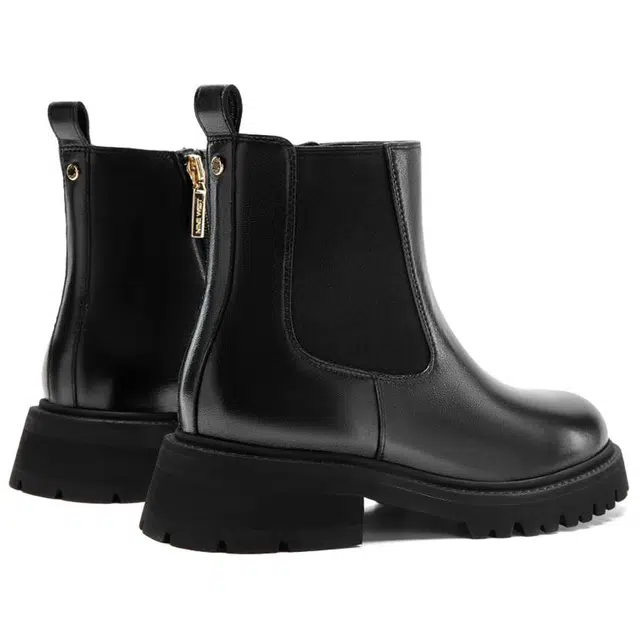 NINE WEST