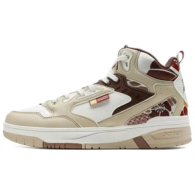 特步 复古百搭 防滑减震 中帮 板鞋 男款 米白棕