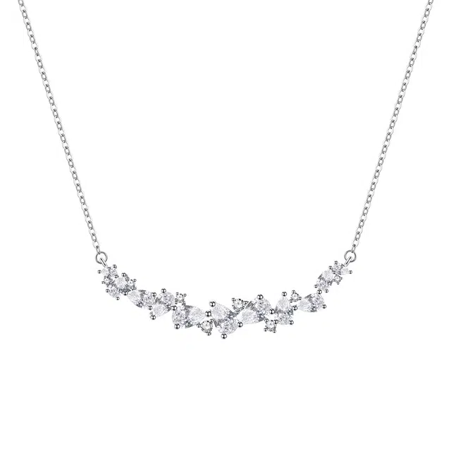 【圣诞跨年送礼】 中国珠宝 紫藤花 摇曳花枝为灵感 散发出高级优雅的魅力 代表着彼此缱绻的羁绊 和一份追求浪漫美好的勇气 足银 项链 女款