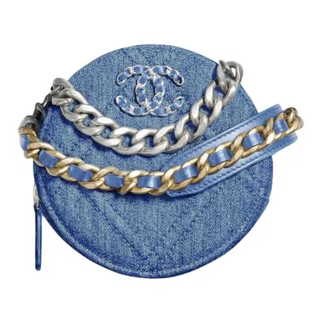 CHANEL 19