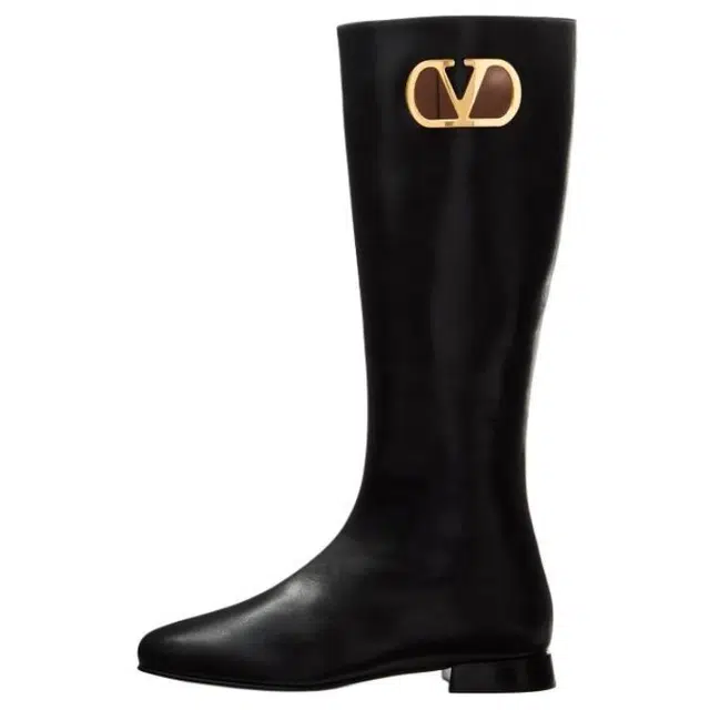 Valentino Vlogo Signature