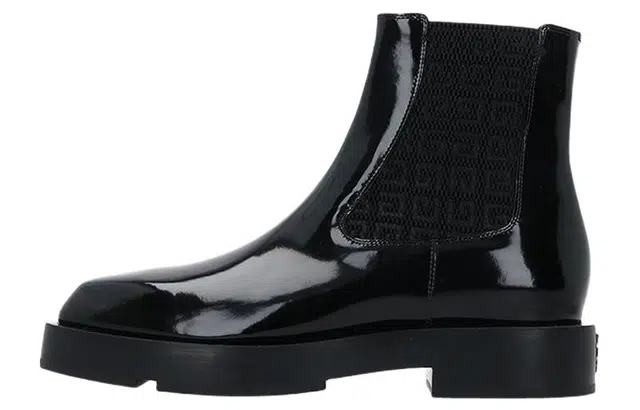 GIVENCHY