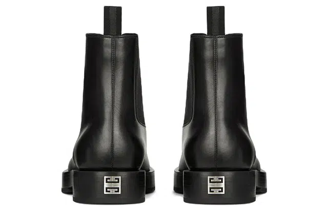 GIVENCHY
