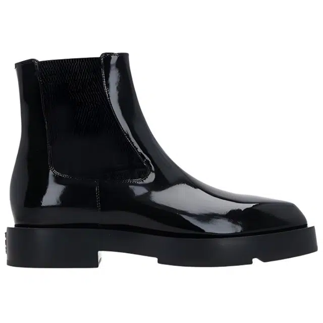 GIVENCHY