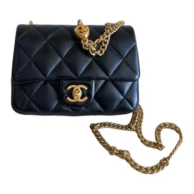 CHANEL 25C Quilted Heart Bag Black