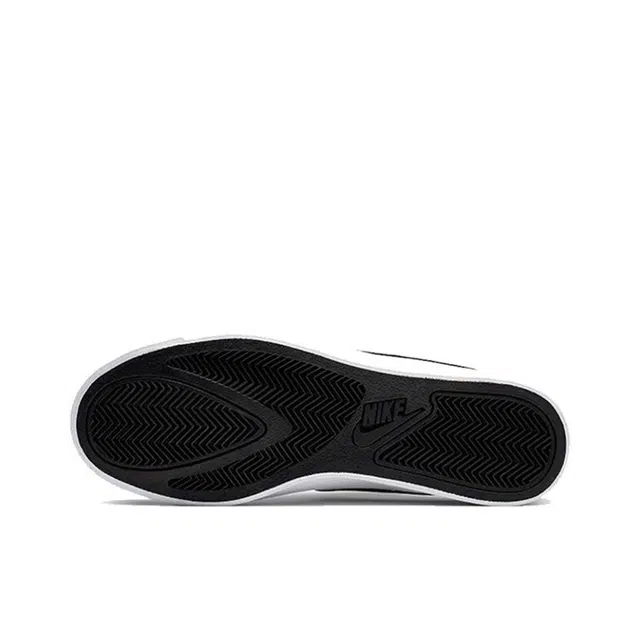 Nike Court Royale