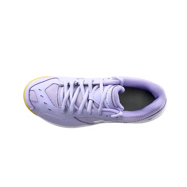 YONEX