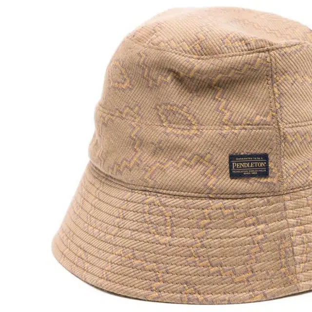 White Mountaineering LOGO