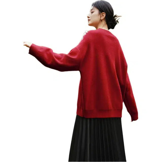茵曼 新中式生肖龙图案提花落肩宽松圆领套头针织毛衣 女款 红色
