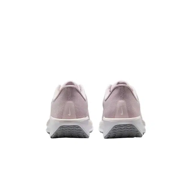 Nike Quest 6