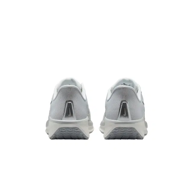 Nike Quest 6