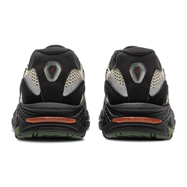 Mizuno ADVENTURE V2