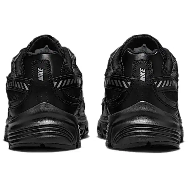 Nike Initiator