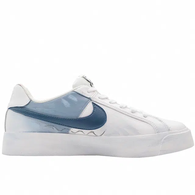 Nike Court Royale