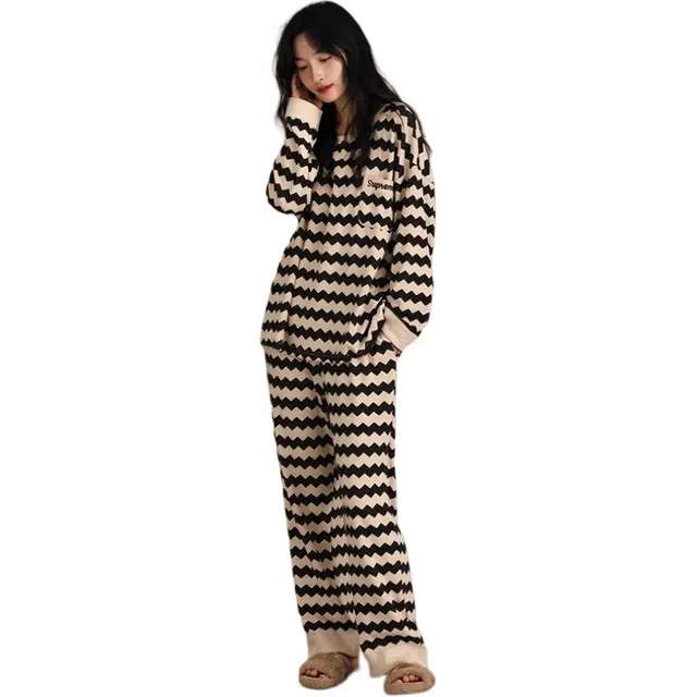 欧迪芬 圆领带胸垫简约舒适睡衣套装 女款 杏色