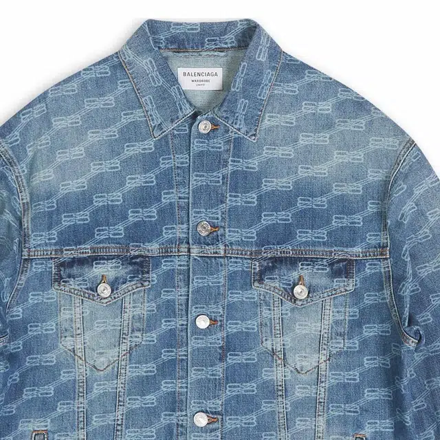 Balenciaga FW22 Logo
