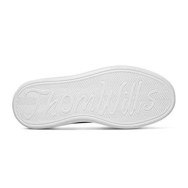 THOM WILLS trainer