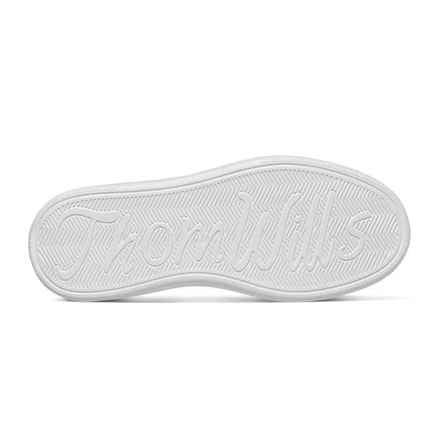 THOM WILLS trainer
