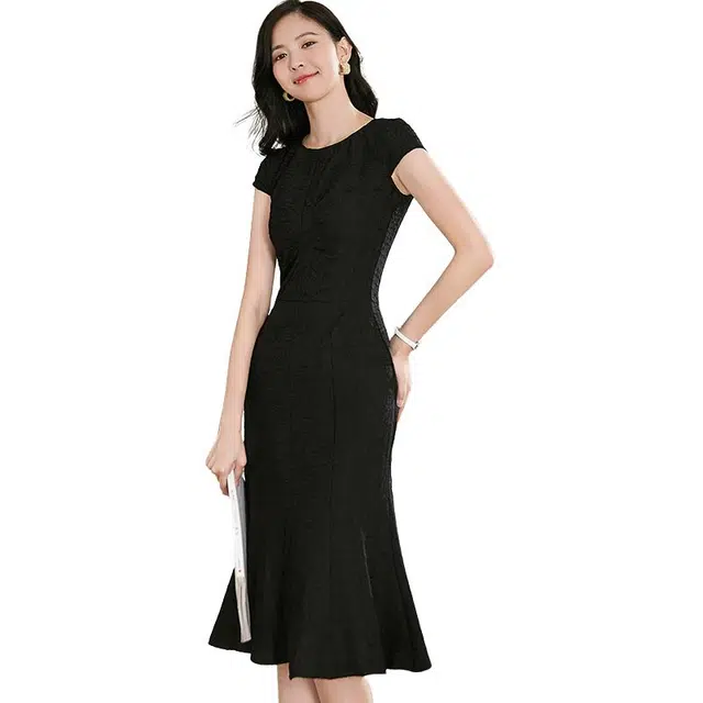 晚白高腰圆领荷叶边连衣裙女款黑色