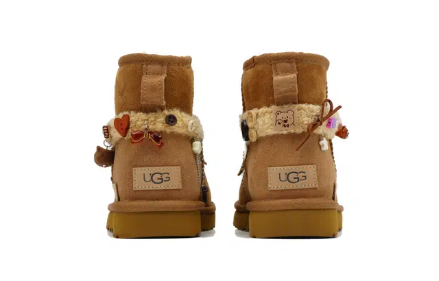 UGG CLASSIC MINI