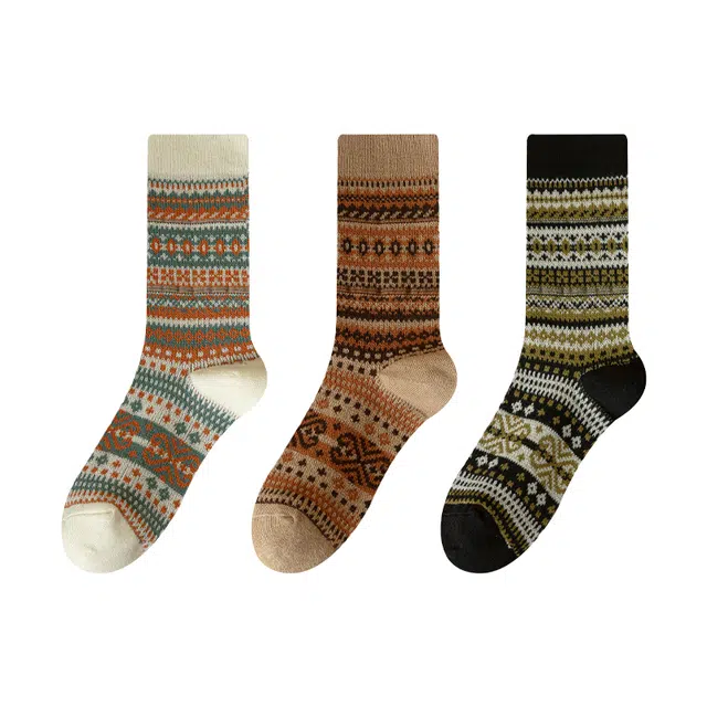 梦特娇 复古英伦民族风休闲百搭森系高弹吸汗透气舒适时尚双针设计中筒袜 女款