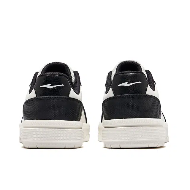 鸿星尔克 天和 合成革 经典百搭 轻便防滑 低帮 板鞋 女 微晶白正黑