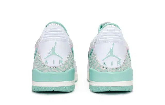 Jordan Legacy 312 811 vibe