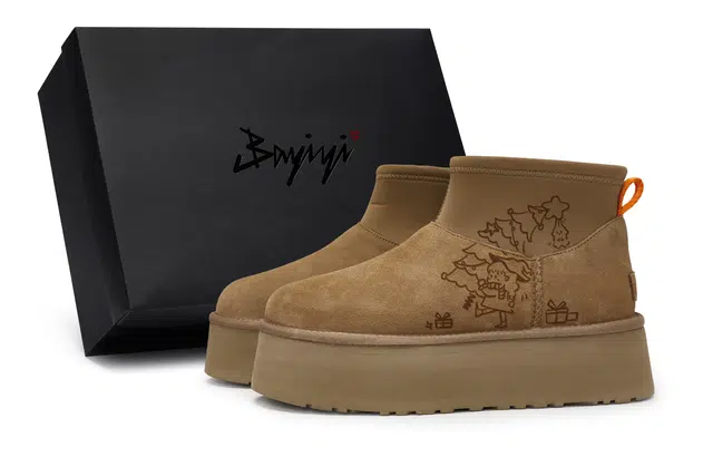 UGG 811