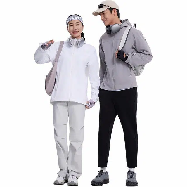 美特斯邦威 连帽城市户外舒适轻薄软壳夹克外套 男女同款