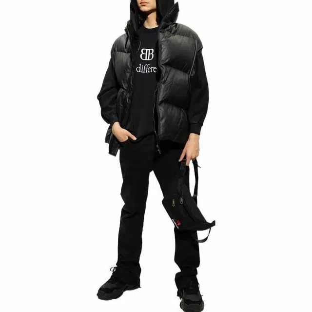 Balenciaga FW22 Be Different 2BT