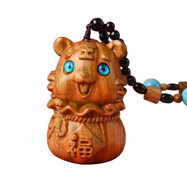 天纵 乙巳蛇年福气满满 万事顺遂 新中式创意文玩木雕工艺品吉祥物 精雕福袋招财虎好运挂件 绿檀 木作把件 男女同款情侣款