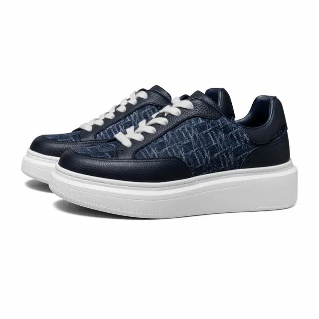 THOM WILLS trainer