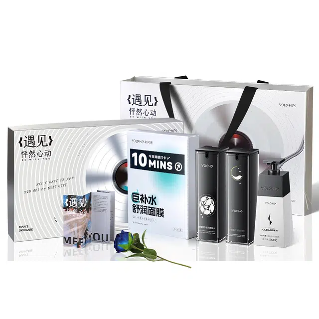 和风雨 遇见砰然心动情人节限定礼盒  男生护肤品套装 清洁补水去黑头美白控油祛痘四件套 美白洗面奶+爽肤水+保湿霜+面膜